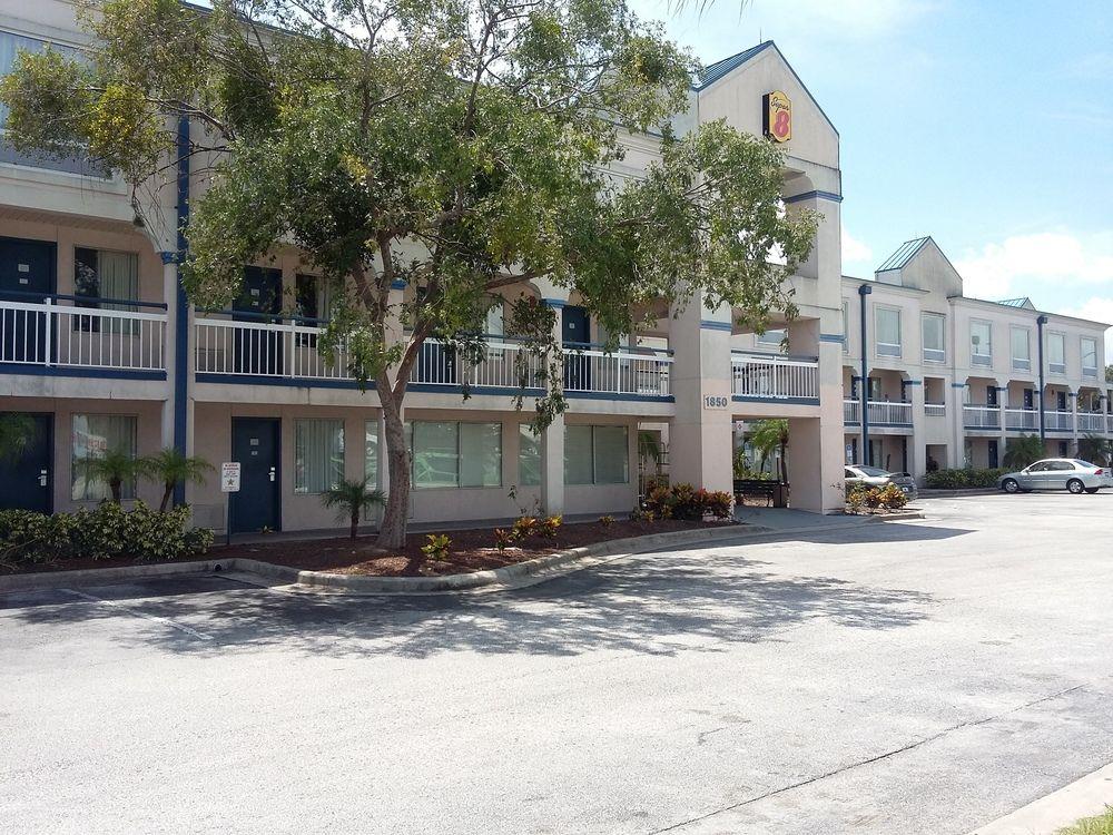 Super 8 By Wyndham Orlando Near Florida Mall Williamsburg Exteriör bild