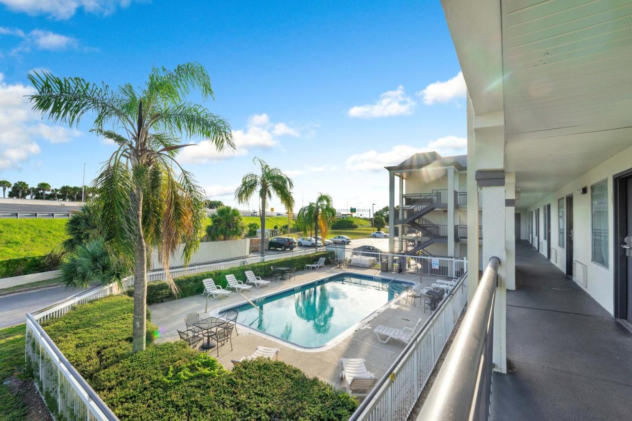 Super 8 By Wyndham Orlando Near Florida Mall Williamsburg Exteriör bild