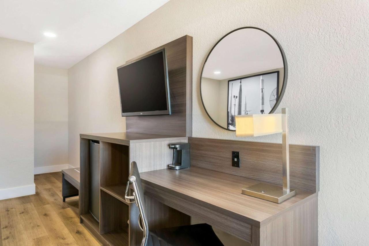 Super 8 By Wyndham Orlando Near Florida Mall Williamsburg Exteriör bild